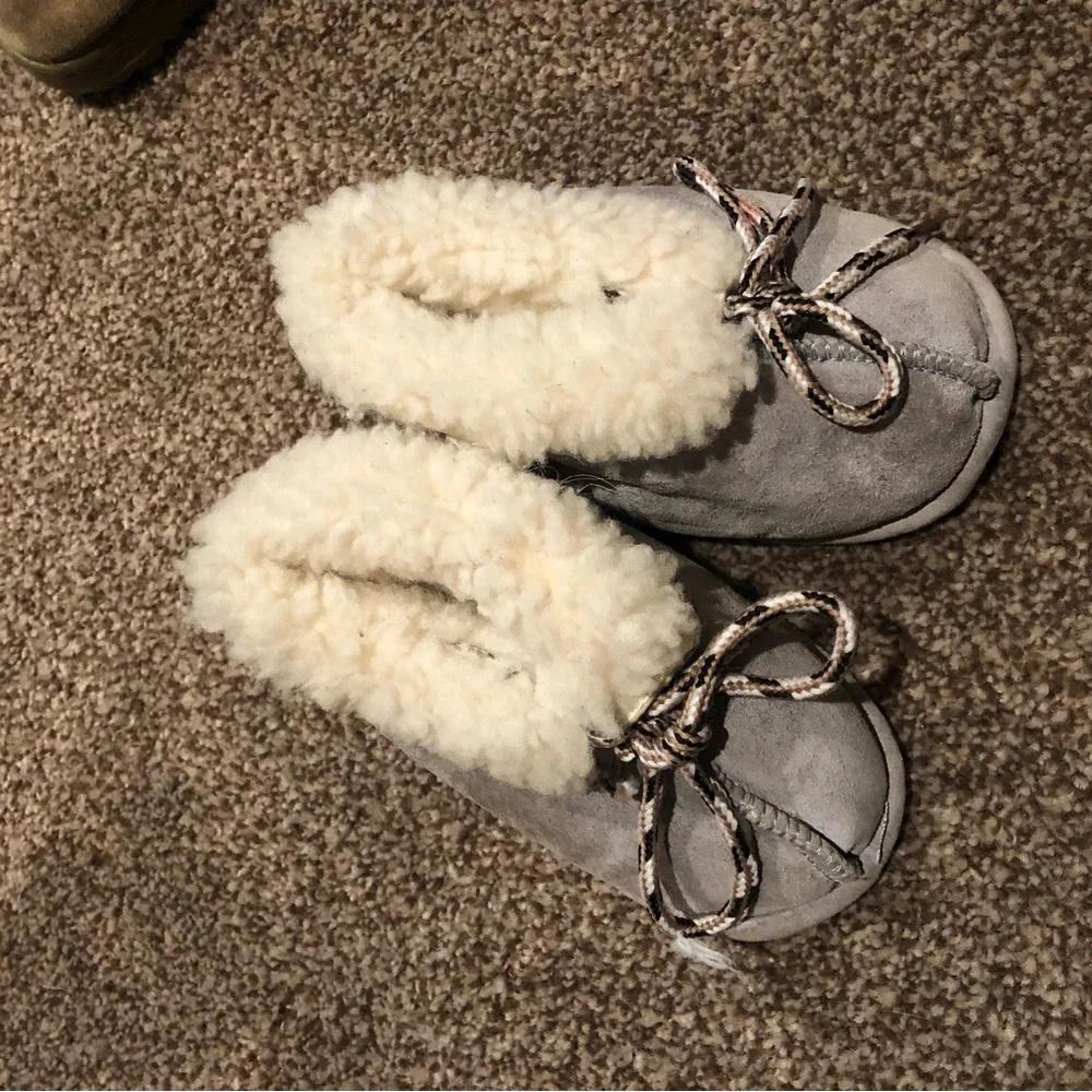 The Woolworks baby 5 unisex leather shearling wool sheepskin slippers moccasins